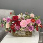 Giỏ Hoa Hồng Tím Fall In Love   -   Kết Hợp Nhiều Loại Hoa Hồng, Mao Lương, Thanh Liễu, Cúc Chùm,...